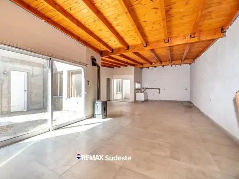 Amplia casa a estrenar con pileta