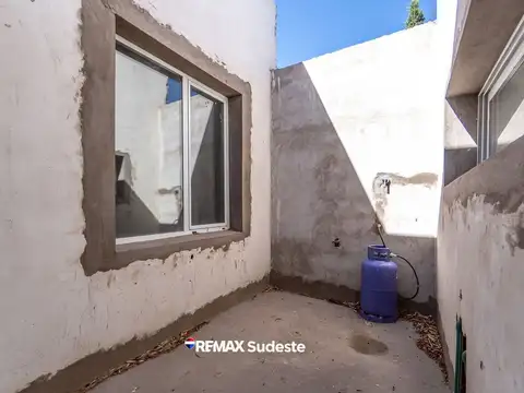 Amplia casa a estrenar con pileta