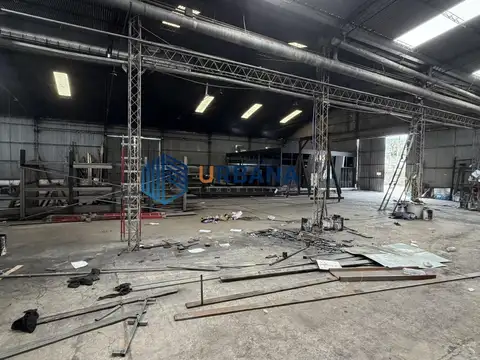 Galpon 1.800m2 mas 3.200m2 de terreno sobre Bv Los Alemanes