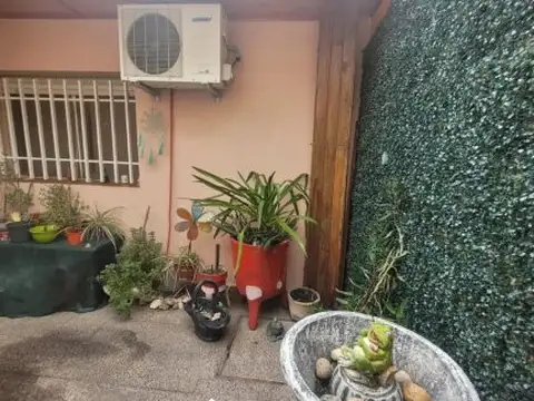 INMOBILIARIA VENDE CASA DE PASILLO EN ALSINA 2100
