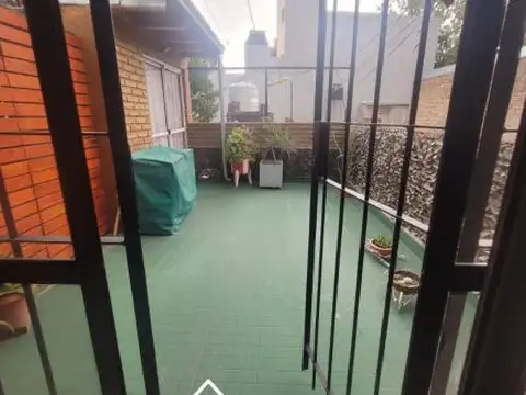 Casa 6 ambientes con 2 baños