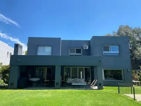 Casa en Alquiler de 4 dormitorios