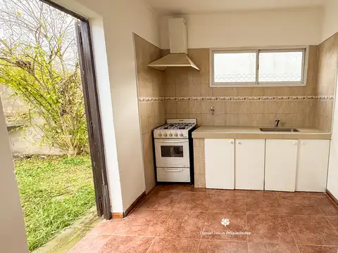 Único Dúplex 1 dormitorio en venta — Gonnet | Jardín con fogón | Guardacoche | Sin expensas | Apto banco