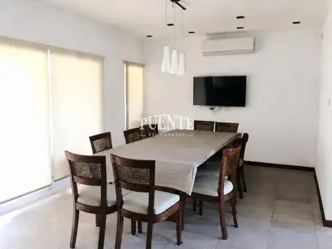Casa en Alquiler con 1 cochera