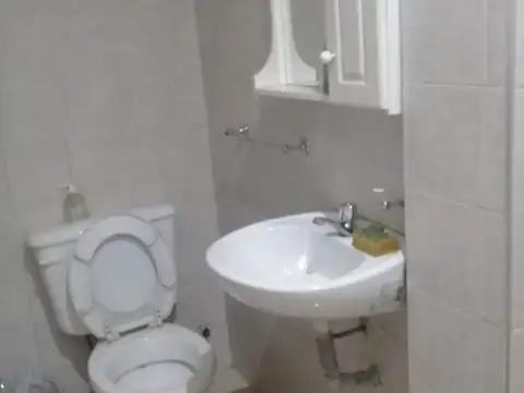 OFICINAS 1° PISO RAMON FRANCO AL 6300 WILDE.