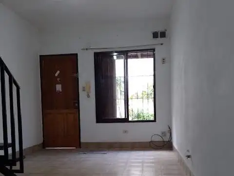 Depto Tipo Casa 2 ambientes con 1 baño