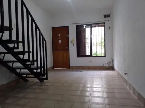 Depto Tipo Casa en Venta de 2 ambientes