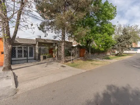 VENTA/PERMUTA - Casa - 2 dormitorios - Pileta - Empalme Graneros, Rosario