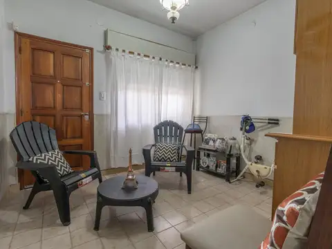 Casa 5 ambientes con 1 baño