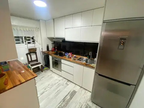 DEPARTAMENTO 4 AMBIENTES EN TERCER PISO POR ESCALERA