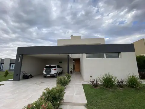 Casa en Alquiler de 4 dormitorios