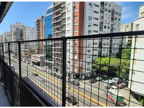 OPORTUNIDAD    EXC DEPARTAMENTO DE 4 AMBIENTES AL FRENTE CON BALCON SOBRE AV CABILDO