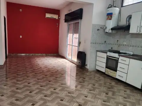 Depto Tipo Casa 3 ambientes con 2 baños
