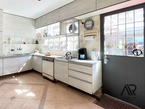 Casa en venta c/ cochera en Malvin