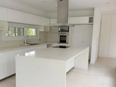 Casa en Alquiler de 4 dormitorios