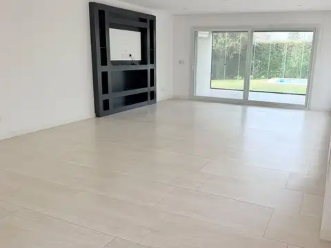 Casa en Alquiler en Ayres Plaza, USD 3.800
