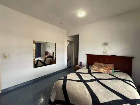 CASA 5 AMBIENTES EN VENTA EN LANUS CON COCHERA