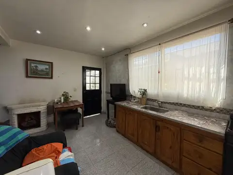 Casa 5 ambientes con 1 baño