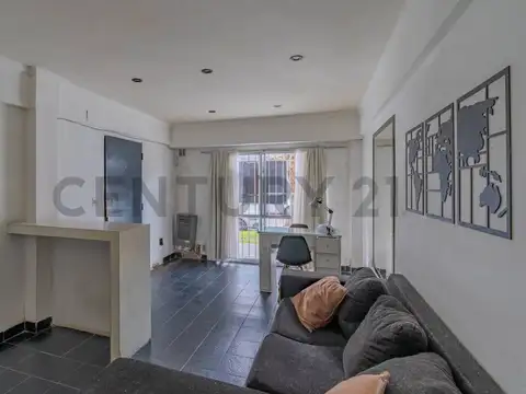 Venta de PH dos ambientes con cochera, Las Avenidas, Mar del Plata.