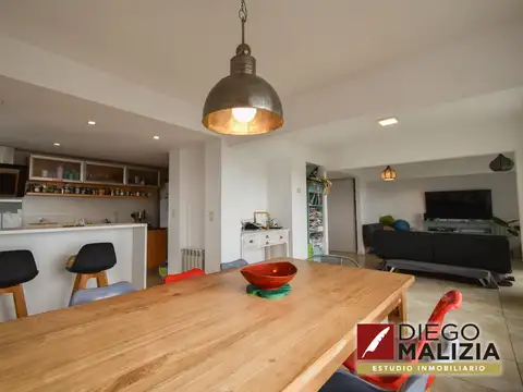 Venta departamento 5 ambientes con 2 cocheras en Banfield