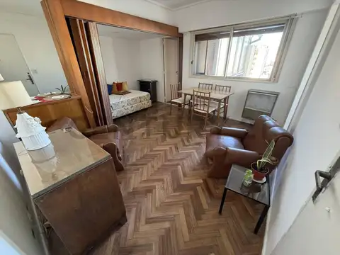 Alquiler Monoambiente luminoso en piso alto con cocina separada y lavadero