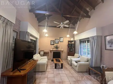 Casa 5 ambientes con 2 baños