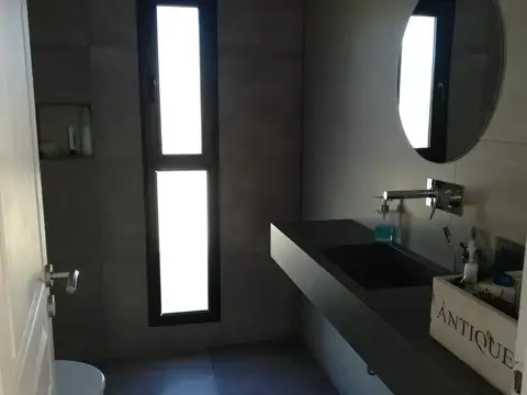 NUEVA CASA EN ESTANCIA LAS MALVINAS - 6200 M2 DE LOTE GARAGE ESPECT PARQUE QUINCHO SUITE C/VESTIDOR