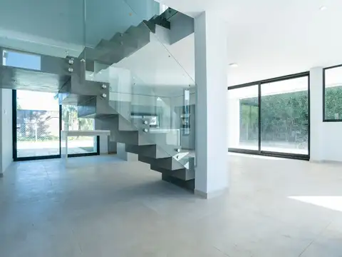 Casa en Venta en Countries y Barrios Cerrados en Berazategui, USD 415.000