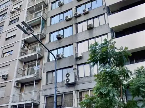 Oficina con despacho y baño privado. Apto todo rubro