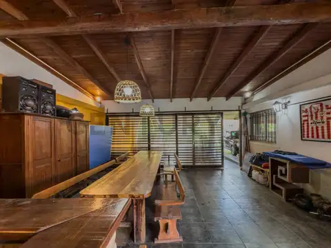 Casa en Venta con 3 cocheras