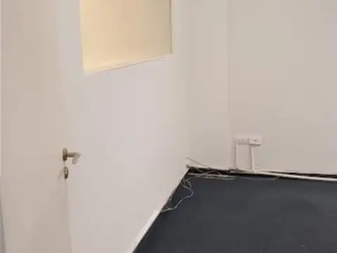 Oficina 6 ambientes con 2 baños