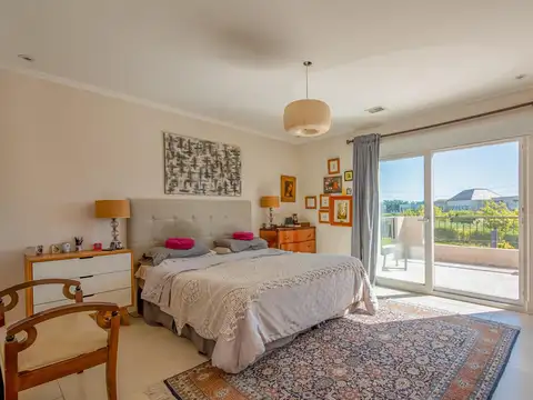 Casa en Venta con 6 cocheras