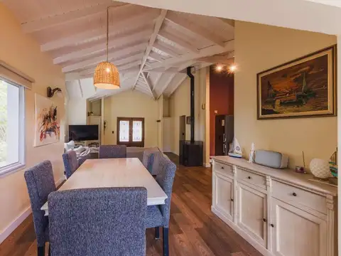 Casa 4 ambientes con 2 baños