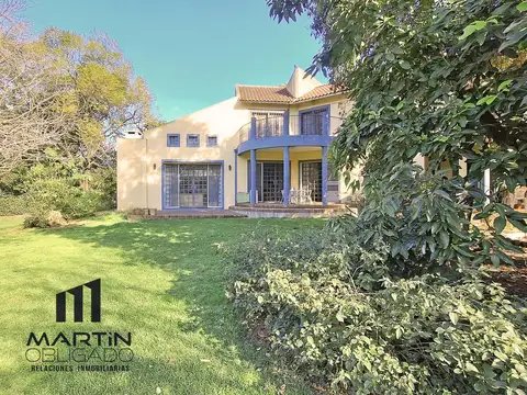 VENTA/CASA 5 AMBIENTES /360M2 CONSTRUIDOS/ LOTE de 2800M2/BELLA VISTA frente al Corredor Aérobico
