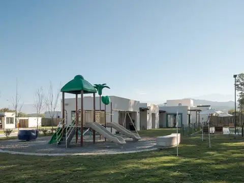 Casa 6 ambientes con 2 baños