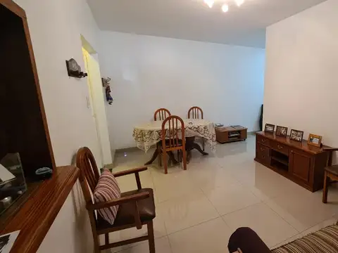 EN VENTA EN  CIUDAD JARDIN HERMOSO DEPARTAMENTO DE 3 AMBIENTES SOBRE ZEYEN EN 2DO PISO - FICHA 8520