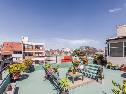 VENTA PH TIPO CASA -  5 AMBIENTES -  SIN EXPENSAS - QUINCHO - TERRAZA Y PATIO - CABALLITO - PLA...