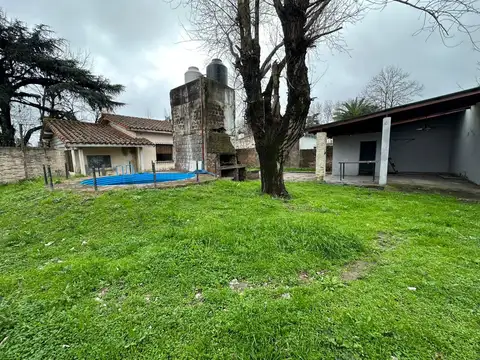 ¡CASA EN VENTA - LONGCHAMPS!