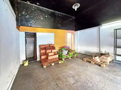 Venta Casa 3 Ambientes con 2 Locales,Patio y Cochera en Parq