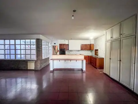 Casa 12 ambientes con 3 baños