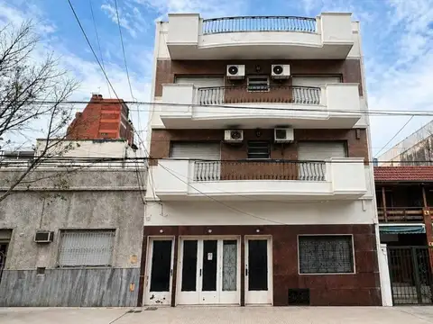VTA BLOCK. CASA + 3 DPTOS PARA RENTA OPORTUNIDAD!