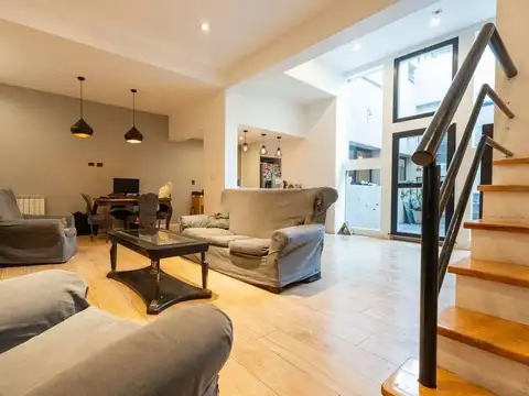 Depto Tipo Casa en Venta de 6 ambientes