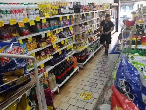 Maipú e/ Valentín Vergara y Avenida Adolfo Alsina