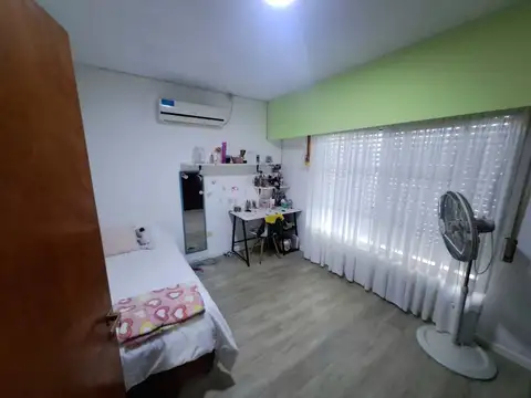 Casa 8 ambientes con 3 baños