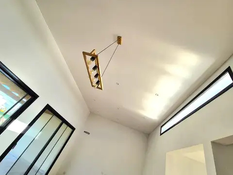 Casa 4 ambientes con 4 baños