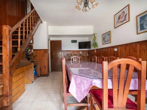 Casa en Venta con 2 cocheras