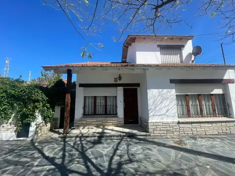 VENTA DE CASA 6 AMBIENTES MIRAMAR