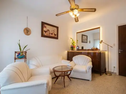 Casa 6 ambientes con 2 baños
