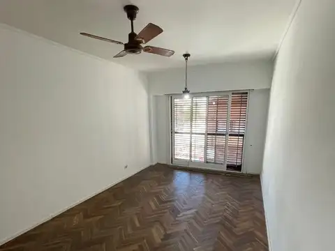 EXCELENTE MONOAMBIENTE SOBRE AV. MAIPU - ZONA COMERCIAL OLIVOS