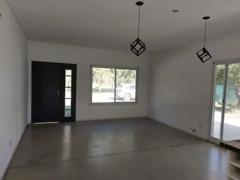 Casa 3 ambientes con 1 baño